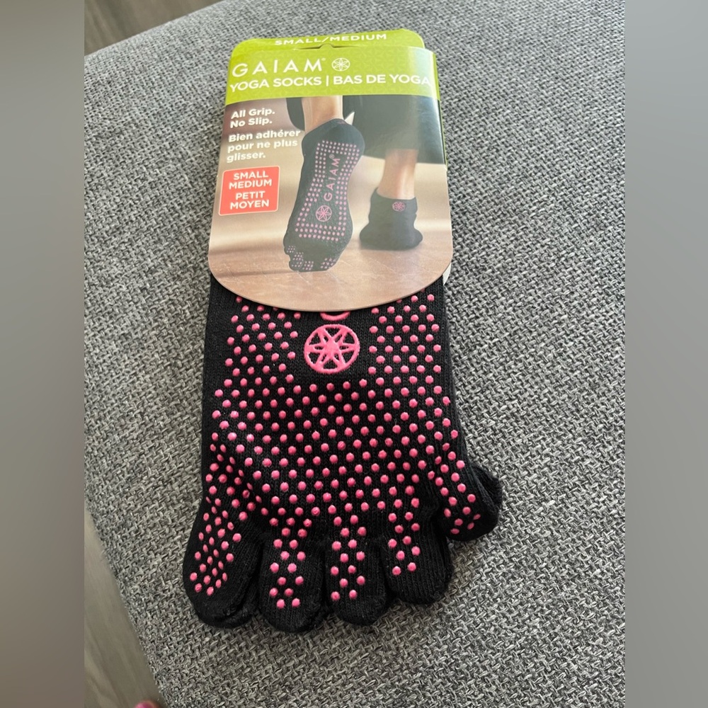 Gaiam Yoga Socks with Pink Grip, Size S/M